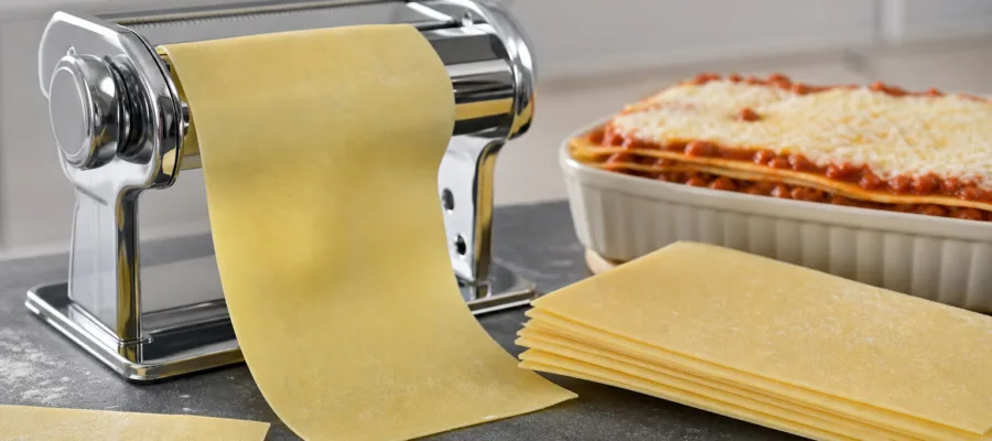 Glutenfreie Lasagneplatten mit der Nudelmaschine: Schichtgerichte ohne Gluten