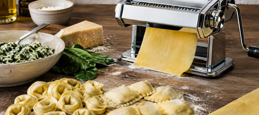 Gefuellte Teigwaren mit der Nudelmaschine: Ravioli, Tortellini & mehr